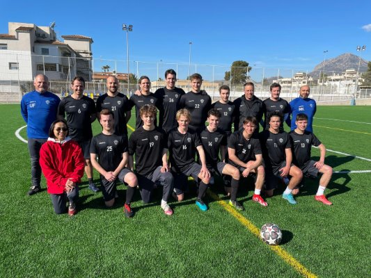 Zum Trainingslager der 1. Mannschaft in Spanien