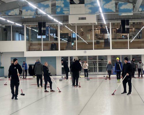 9. Curling-Trophy