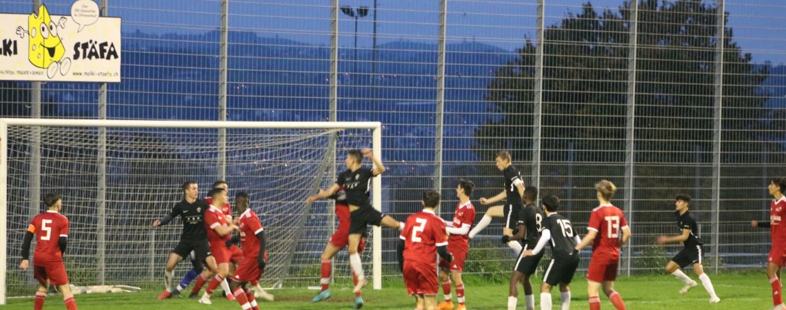 Ba: Teamgeist und Kampf werden bei Flutlichtathmosphäre belohnt