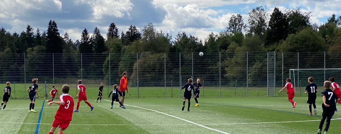 Knapper Auswärtssieg der FC Stäfa Dc beim bisherigen Tabellenführer FC Pfäffikon Da