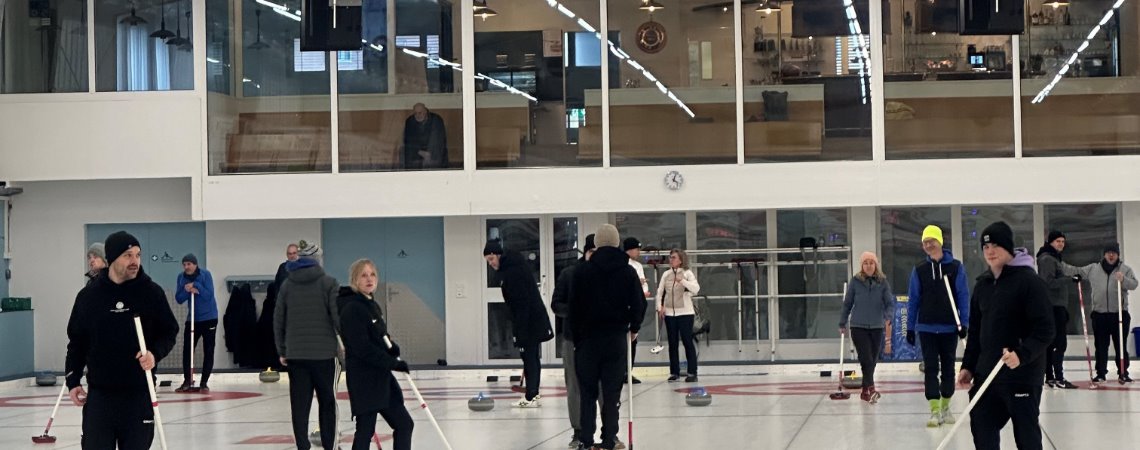 9. Curling-Trophy